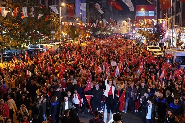BEYLİKDÜZÜ CUMHURİYET’İN İLANININ101. YILINI COŞKUYLA KUTLADI