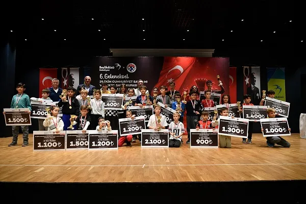 BEYLİKDÜZÜ’NDE 29 EKİM’E ÖZEL SATRANÇ TURNUVASI