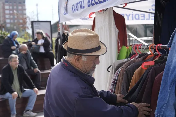 Atma Sat İkinci El Pazarı’nda Kadın Emeği ve Geri Dönüşüm El Ele