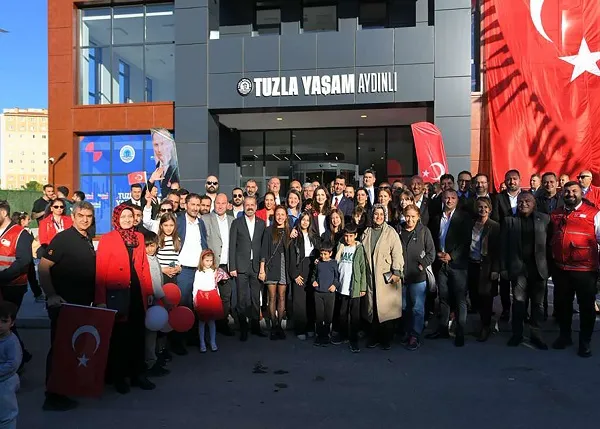 TUZLA YAŞAM AYDINLI, CUMHURİYETİN 102. YILINDA AÇILDI