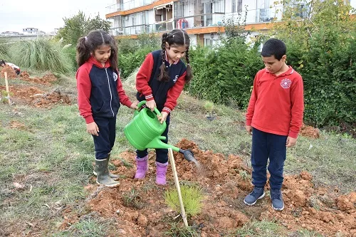 7’DEN 70’E HERKES FİDAN DİKTİ