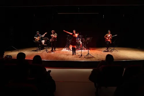 Uğur Mumcu Kültür Merkezi’nde Grup Flakes Konseri