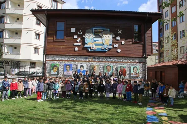 Eğlenceli Kütüphane Miniklerin İlgi Odağı Oldu