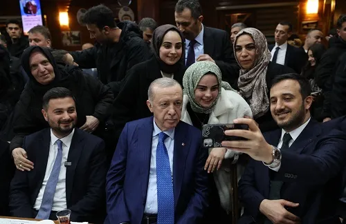 CUMHURBAŞKANI ERDOĞAN’DAN DEPREM SONRASI KÂĞITHANE’DE MORAL ZİYARETİ