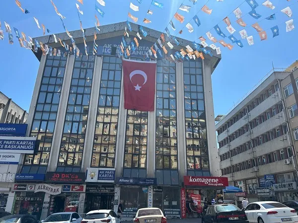 KARTAL VE İSTANBUL AY YILDIZLA SÜSLENDİ