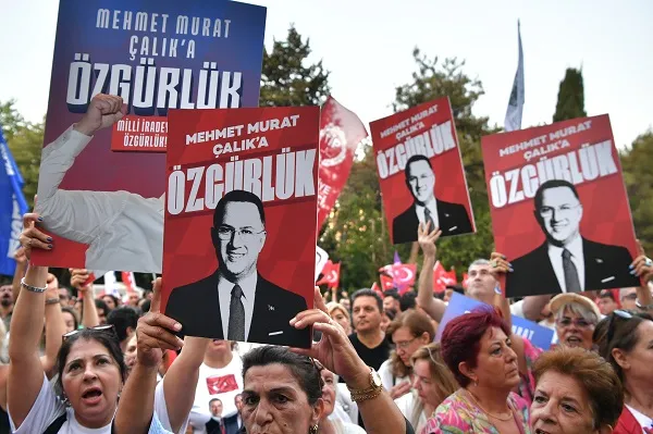 BEYLİKDÜZÜ BAŞKAN ÇALIK’IN YANINDA