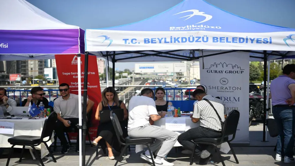 KARİYER FUARI İŞ ARAYANLAR İLE İŞVERENLERİ BULUŞTURDU