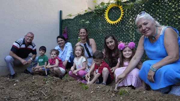 Kartallı Minik Öğrenciler İlk Fidelerini Toprakla Buluşturdu