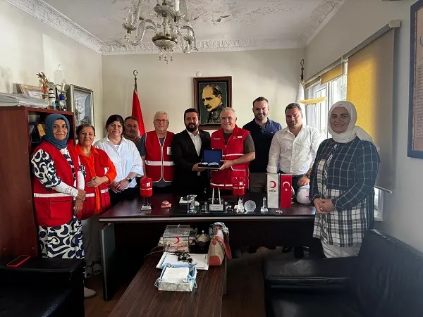 AK Parti Yönetiminden Kartal Kızılay