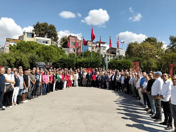CHP’NİN 102 YILI KARTAL’DA ÇELENK SUNUMU İLE KUTLANDI