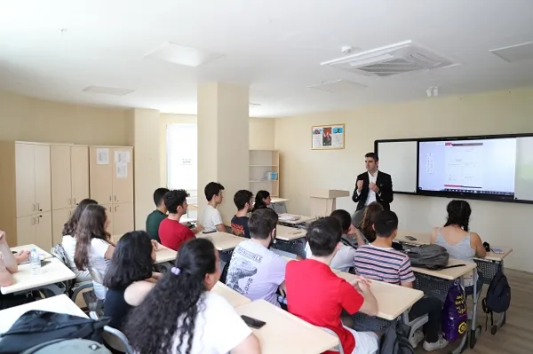 Kartal Akademi Öğrencilerinden Üniversite Sınavlarında Büyük Başarı 