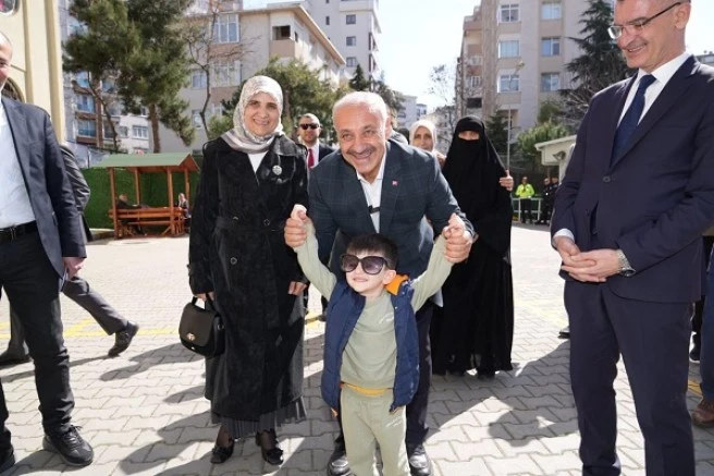 Karakaya, 11.00 itibariyle 6 mahallede 22 okul ziyaret etti