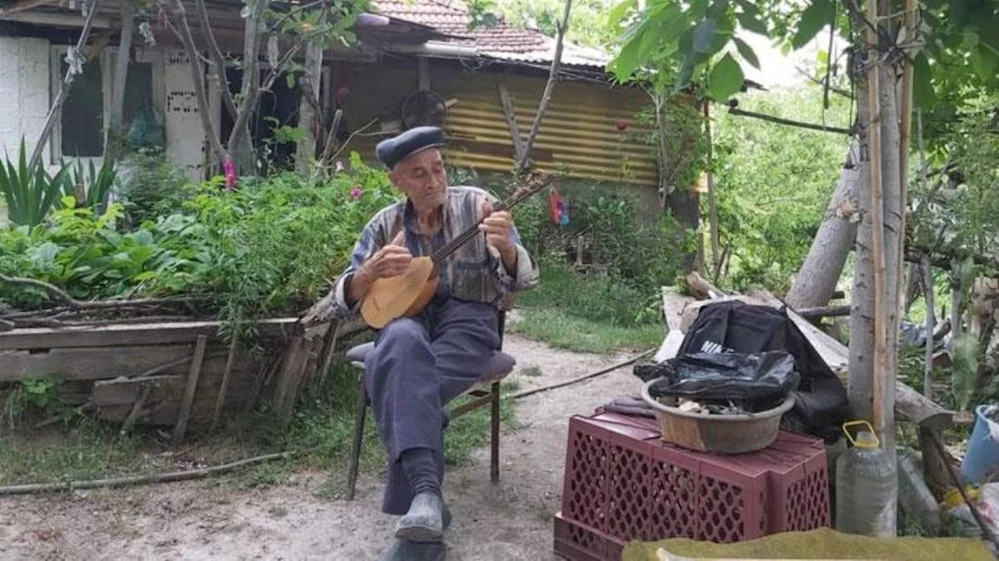 Üç telli çalan saz ustası Durmuş Yıldırım, 91 yaşında hayatını kaybetti